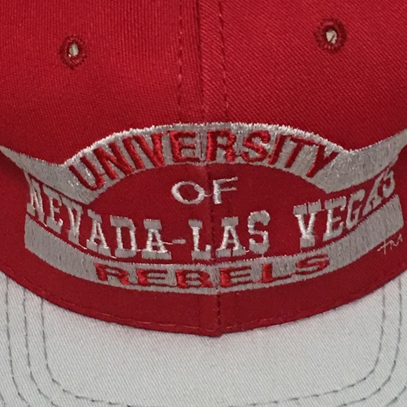 UNLV Rebels Vintage SnapBack 90’s Cap Hat Red NCAA - Picture 3 of 7